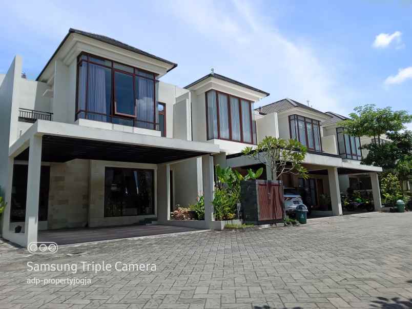 rumah jalan parangtritis km 5