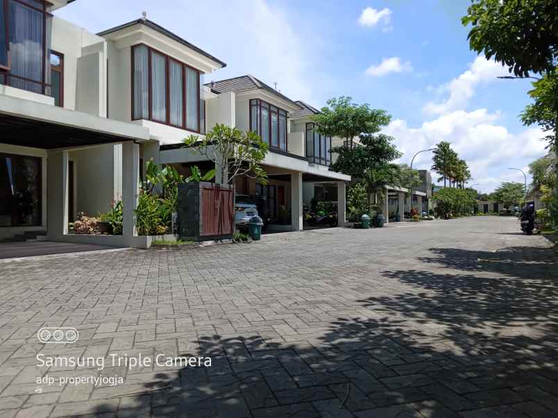 rumah jalan parangtritis km 5