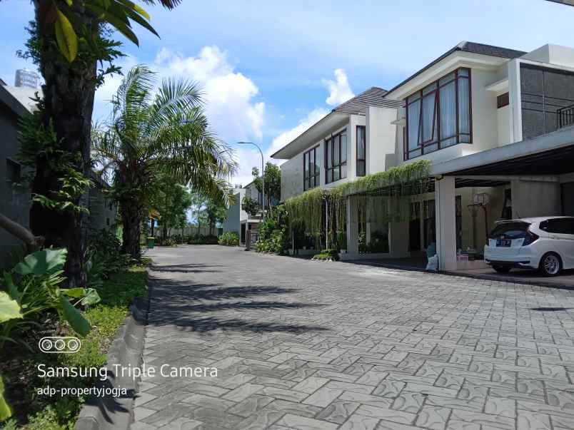rumah jalan parangtritis km 5