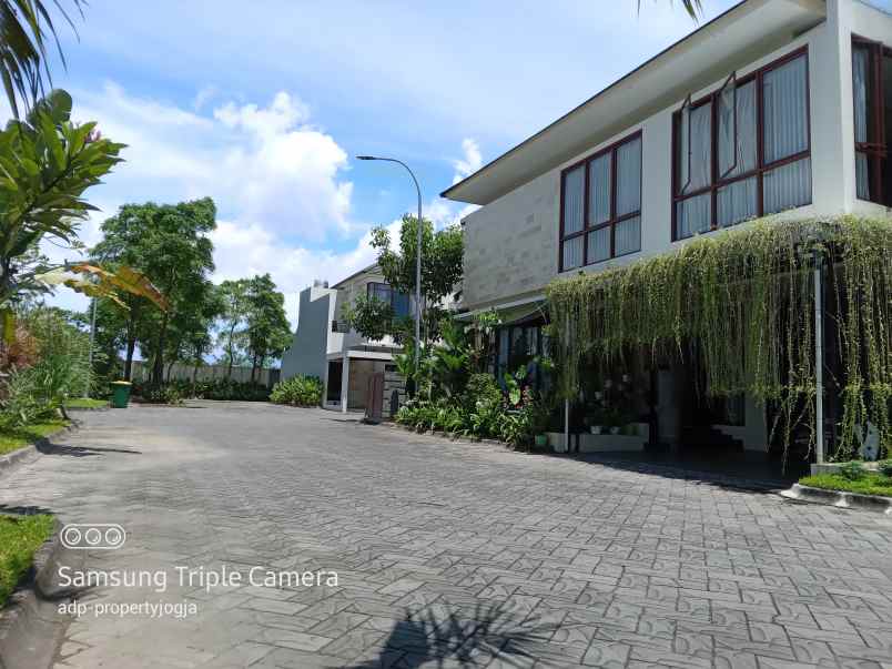 rumah jalan parangtritis km 5