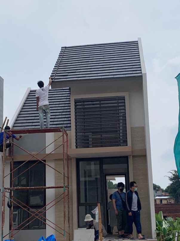 rumah jl raya leuwinanggung