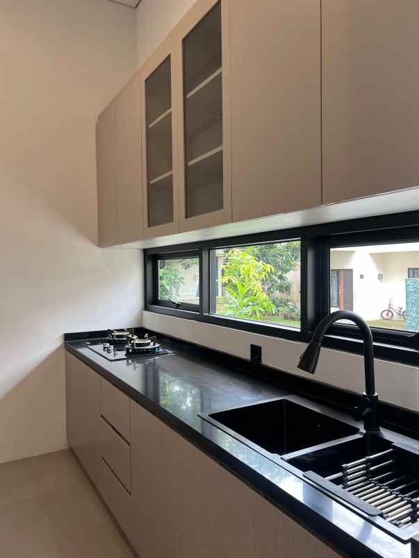 rumah mewah 3 lantai di cipayung jakarta timur