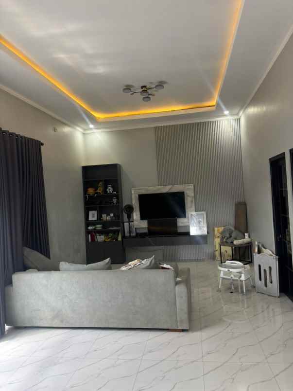 rumah mewah bangunan baru siap huni jaten karanganyar