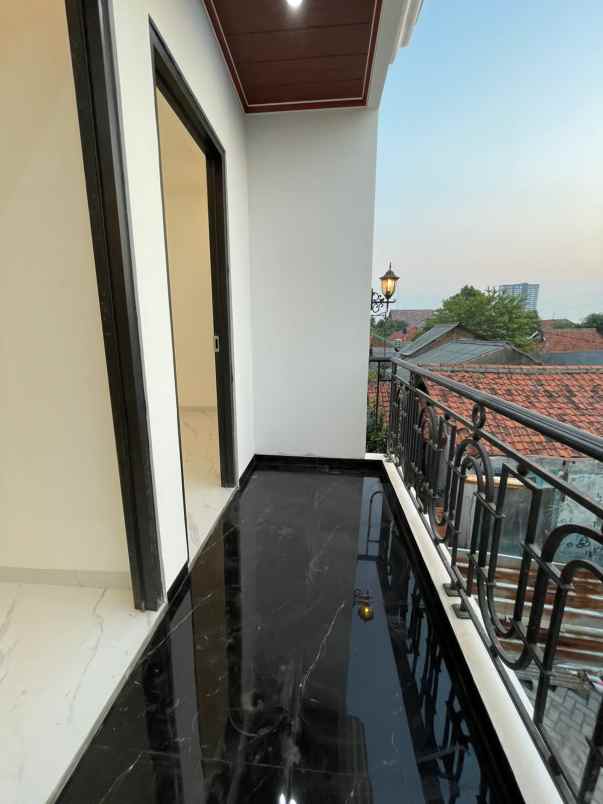 rumah mewah di bintaro 5 menit ke bxchange dan stasiun