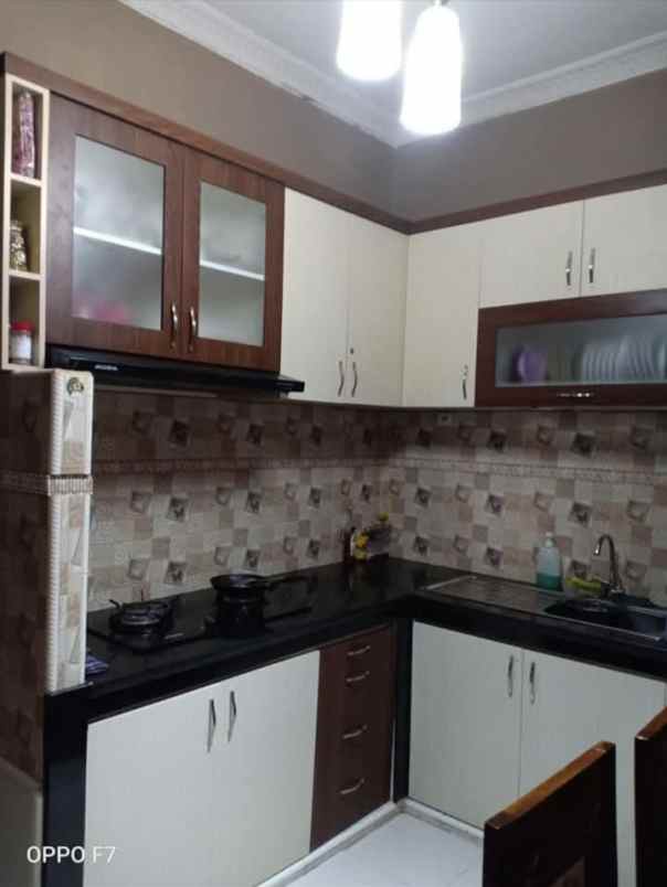 rumah second 3 lantai strategis di cipayung depok