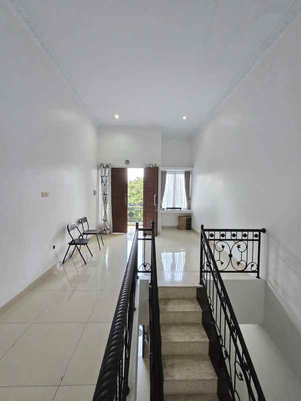 rumah secondary terawat siap huni di duren sawit