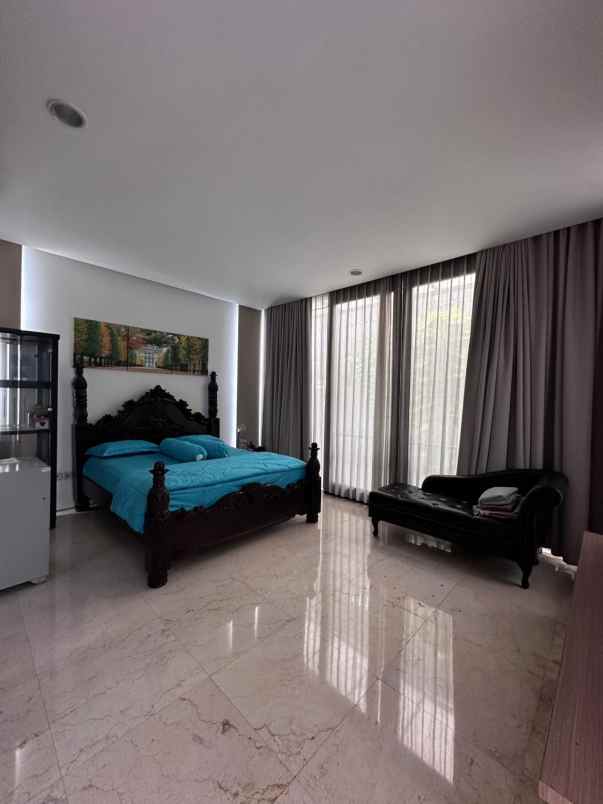 rumah siap huni di kemang timur raya jakarta selatan