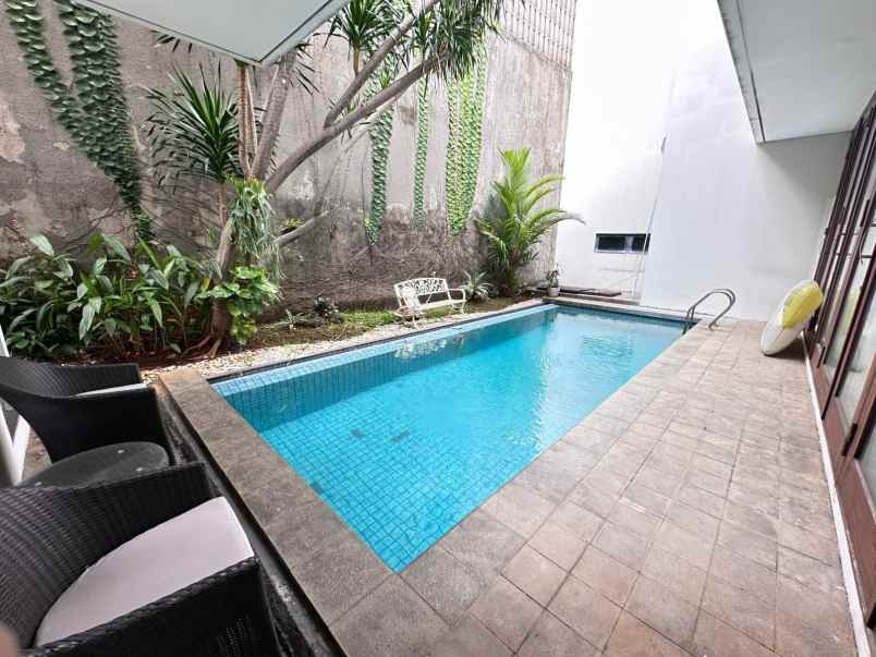 rumah siap huni di kemang timur raya jakarta selatan