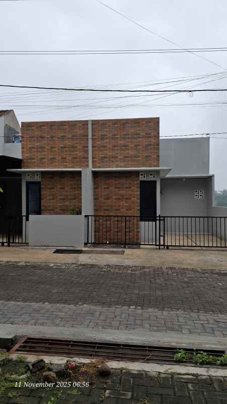 rumah siap huni lokasi strategis di banyumanik