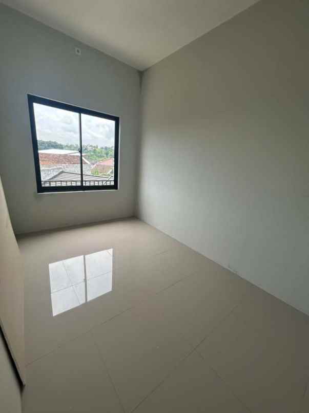 rumah siap huni lokasi strategis di banyumanik