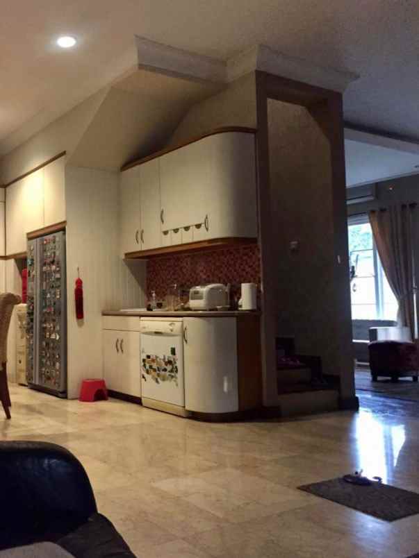 rumah siap huni terawat di pondok indah