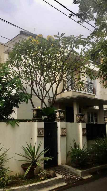 rumah siap huni terawat di pondok indah