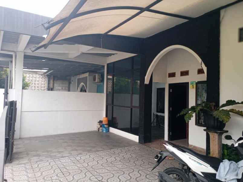 rumah strstegis dalam kompleks cilodong depok