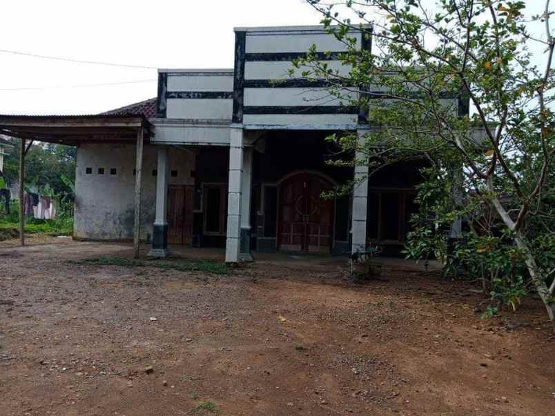 rumah tepi jl raya lawu