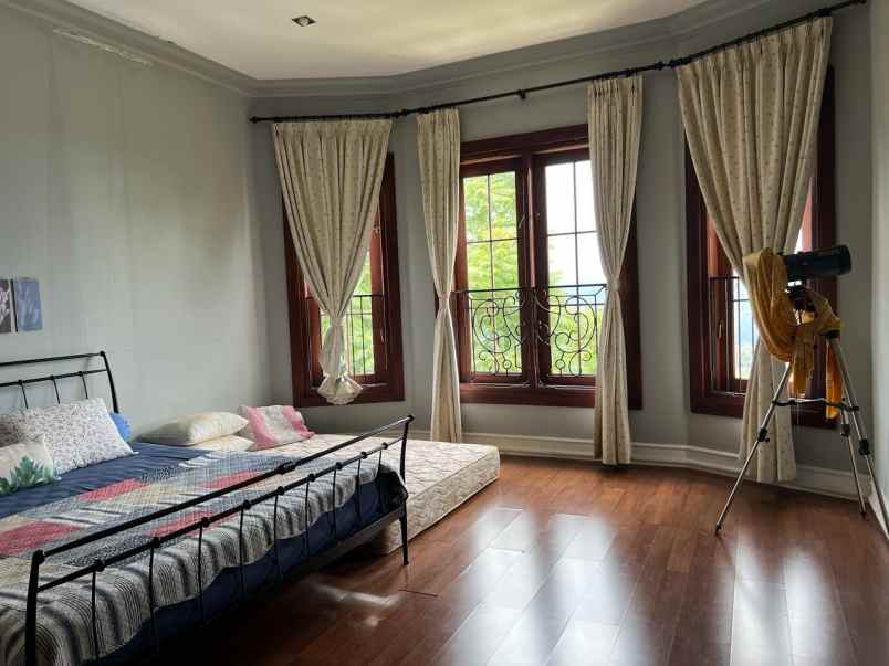 rumah villa mewah kawasan wisata tawangmangu