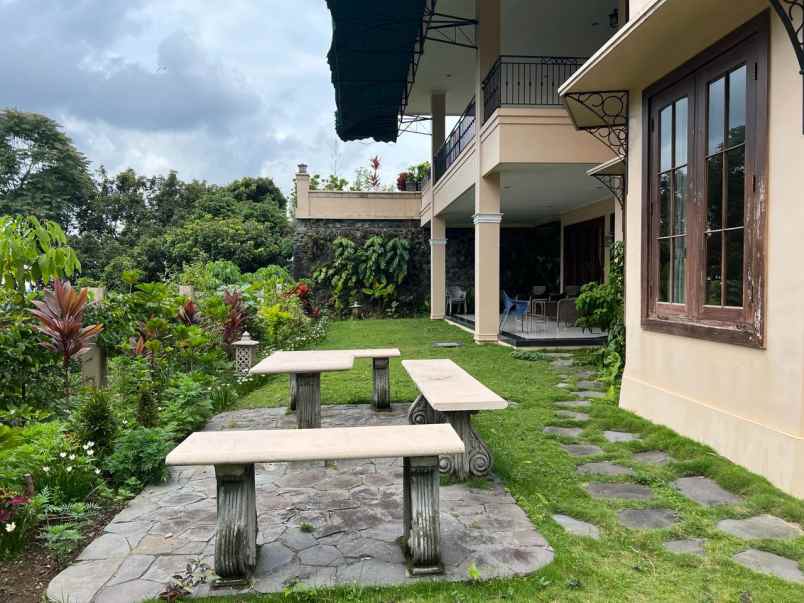 rumah villa mewah kawasan wisata tawangmangu