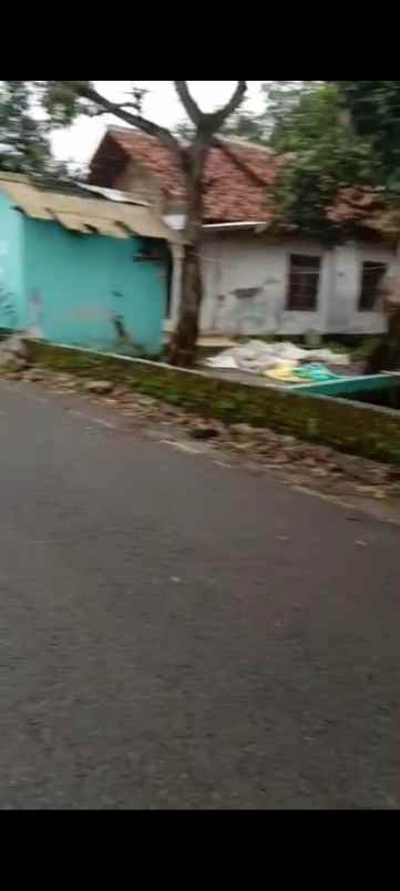 tanah rata dan padat pinggir jln desa
