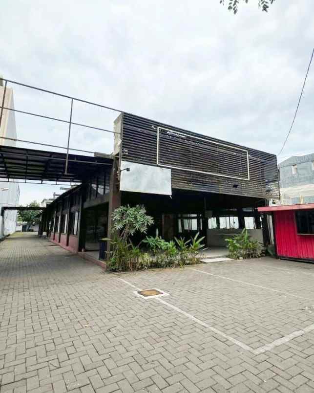 bangunan usaha arief rahman hakim strategis