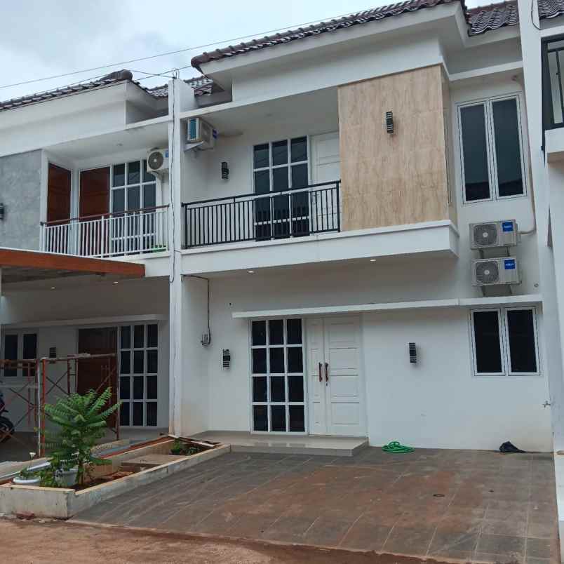 cluster 12 unit sold 5 unit dekat exit toll jatibening