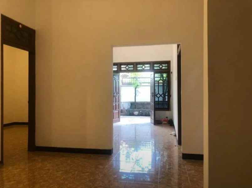 darmo permai 2 lantai terawat dekat supermall pakuwon