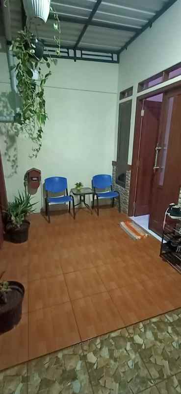 dijual butuh murah rumah 2 lantai di sukmajaya depok