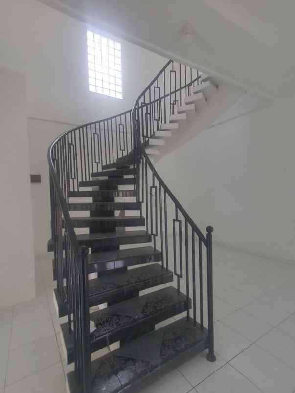 dijual cepat rumah 2 lantai di beji depok