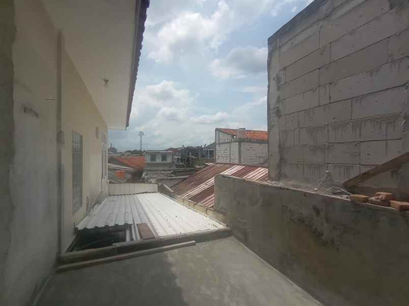 dijual cepat rumah 2 lantai di beji depok