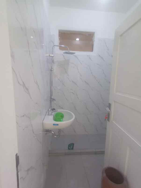 dijual cepat rumah 2 lantai di beji depok