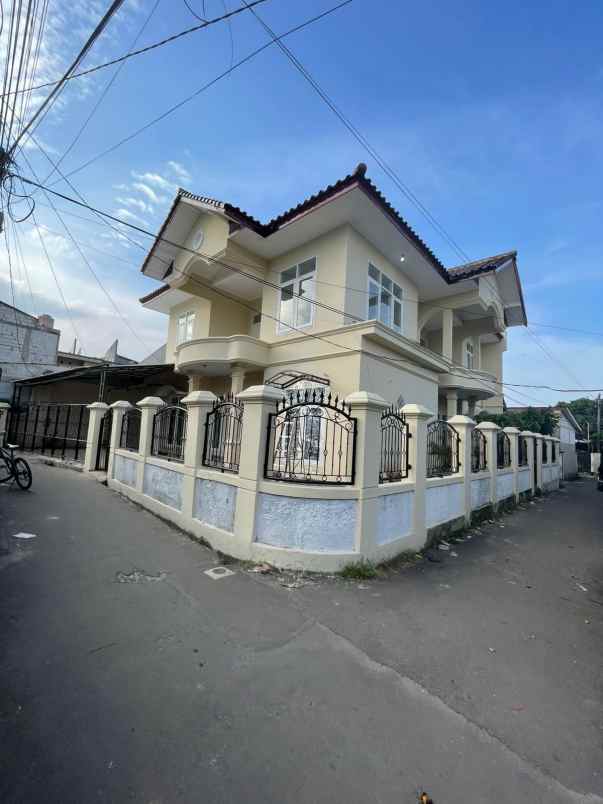 dijual cepat rumah 2 lantai di beji depok