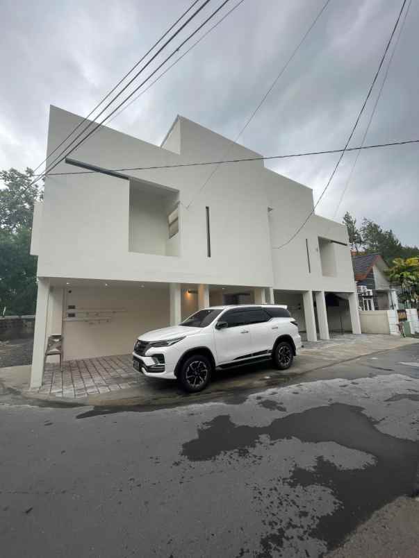 dijual kost maguwoharjo depok kab