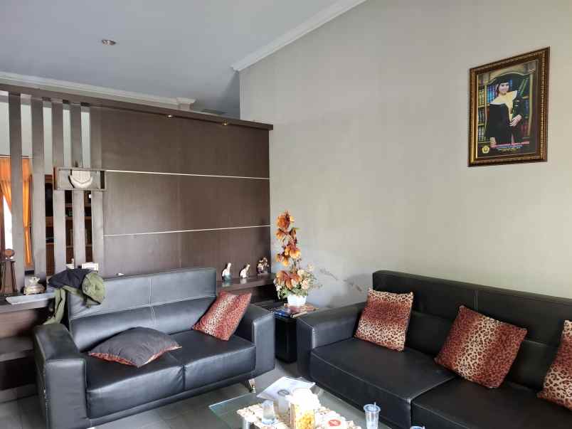 dijual rumah 2 lantai dekat kampus uin jember