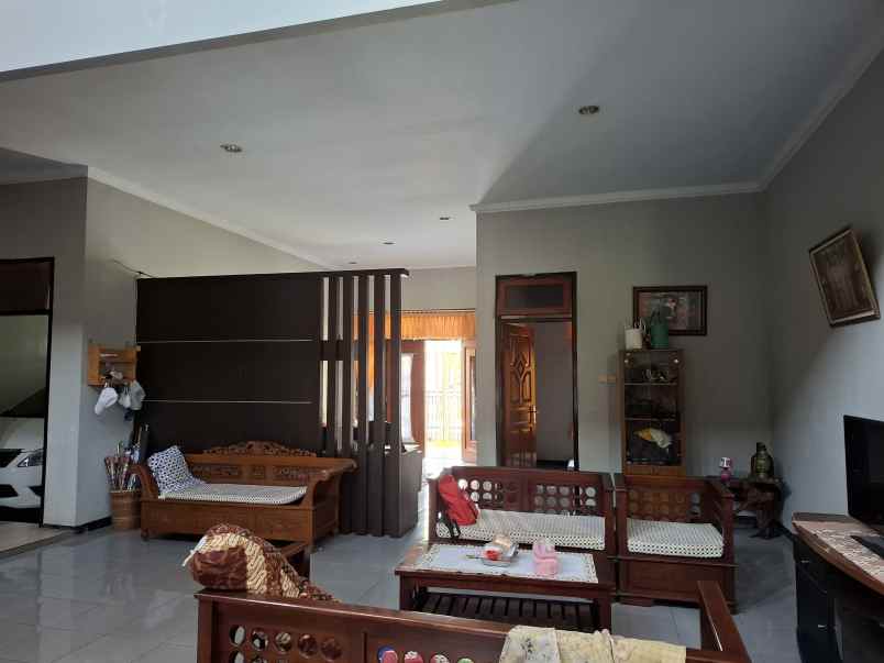dijual rumah 2 lantai dekat kampus uin jember