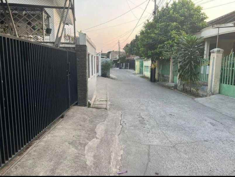 dijual rumah 48 jln jatiwaringin raya