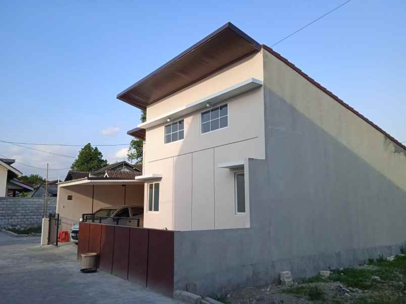 dijual rumah ambarketawang kec gamping