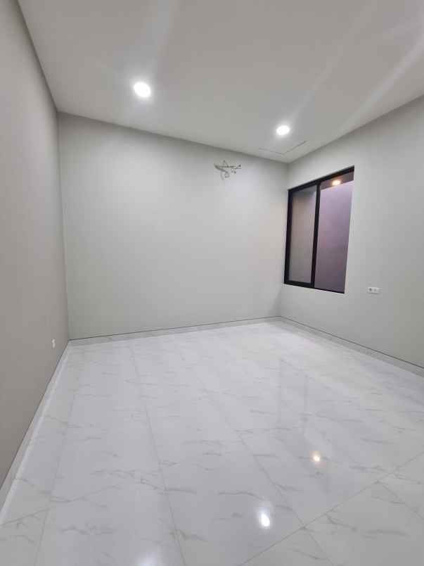 dijual rumah babatan pantai