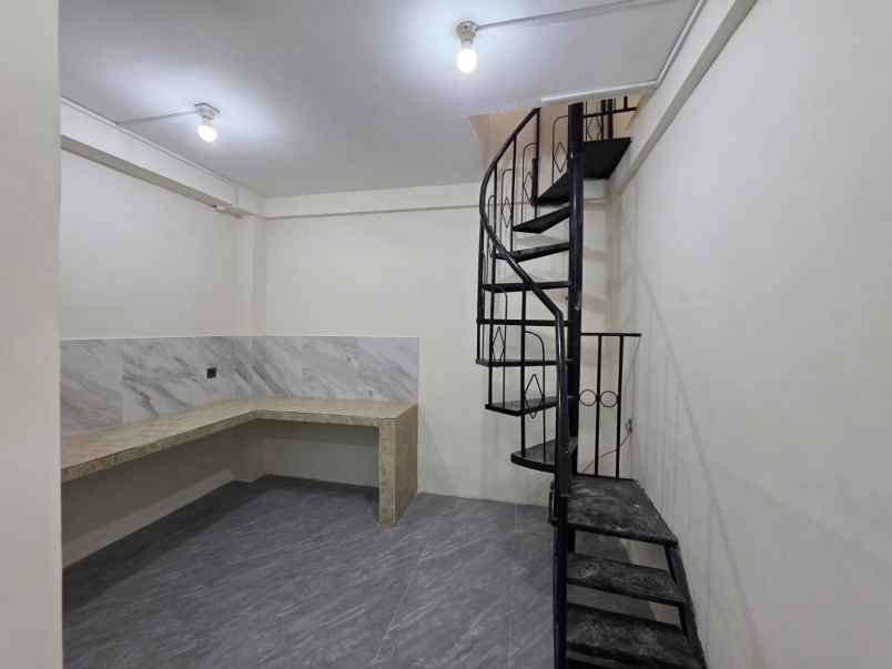 dijual rumah babatan pantai