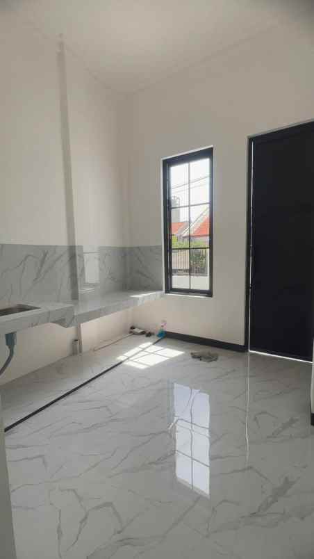 dijual rumah babatan pantai