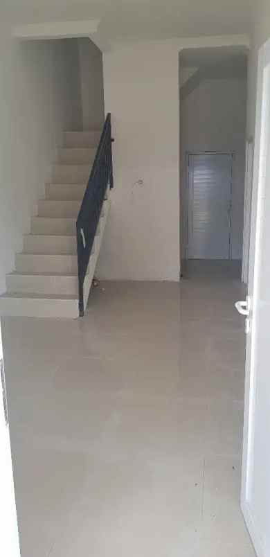 dijual rumah bagus lokasi di ciputat jombang