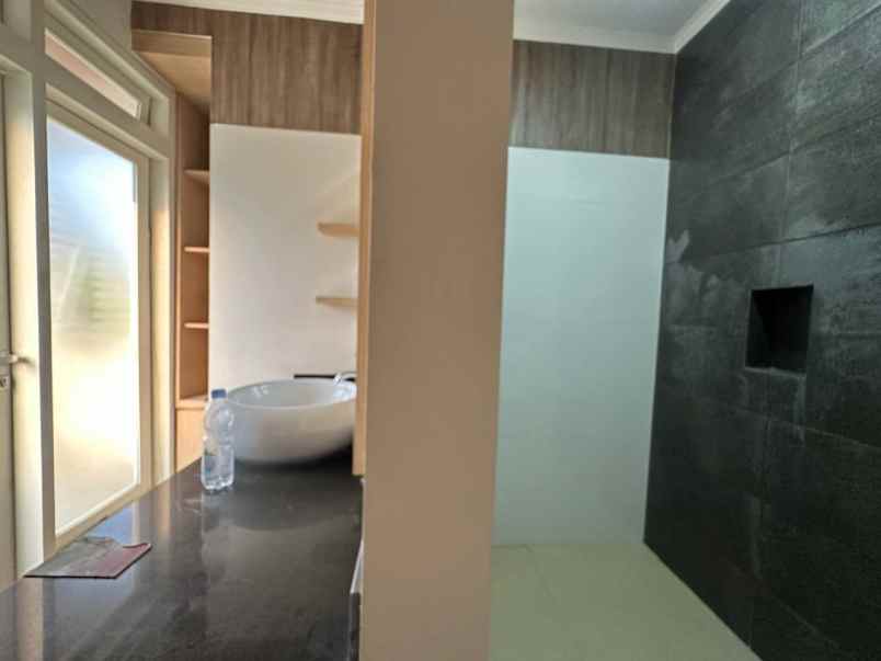 dijual rumah batununggal