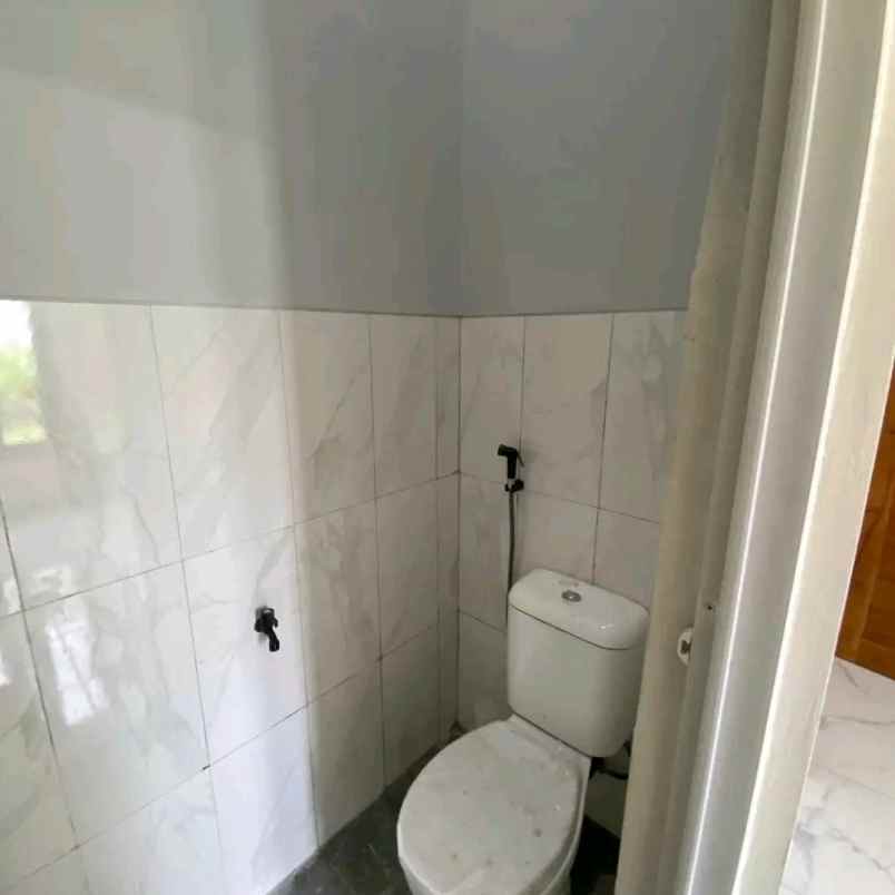 dijual rumah belakang umy