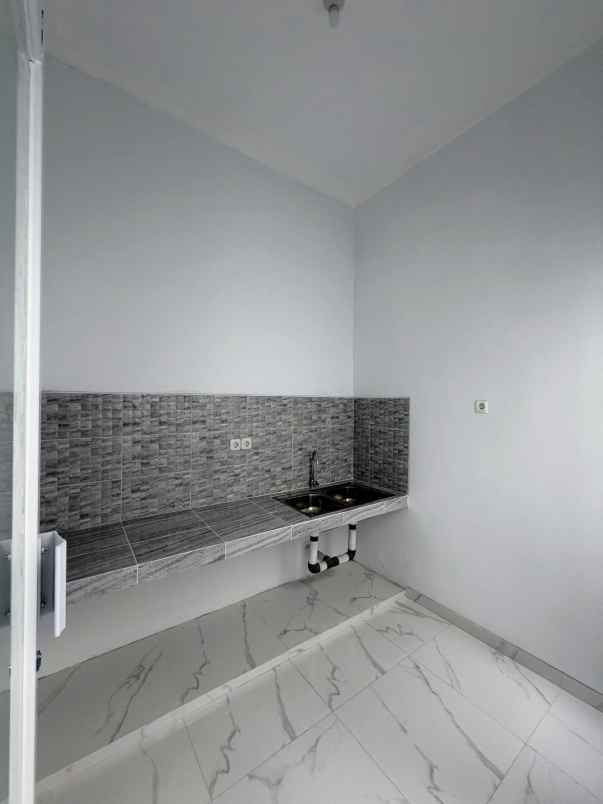 dijual rumah bukit palma