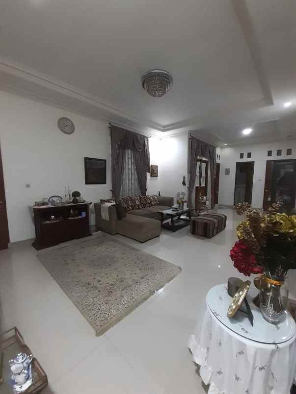 dijual rumah cililitan