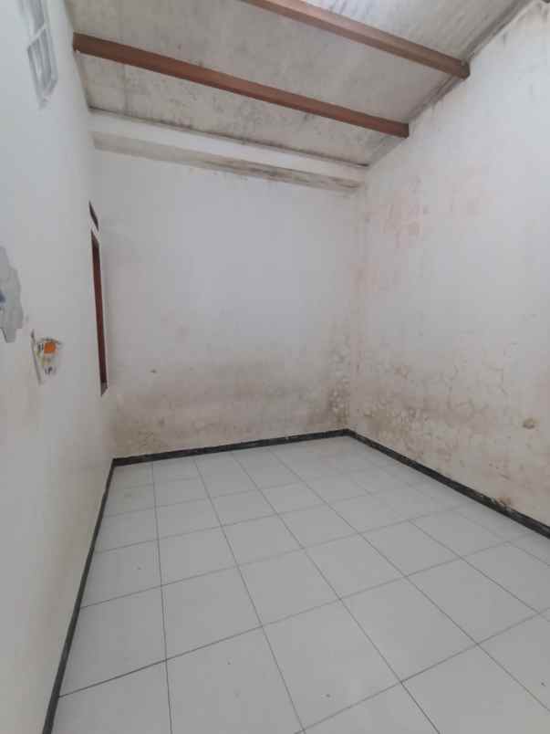 dijual rumah cipageran