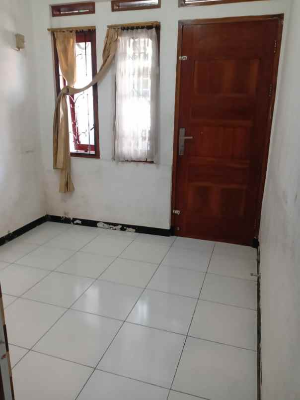 dijual rumah cipageran