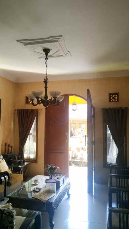 dijual rumah cipamokolan