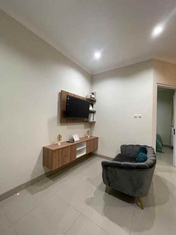 dijual rumah cirendeu