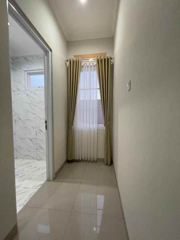 dijual rumah cirendeu