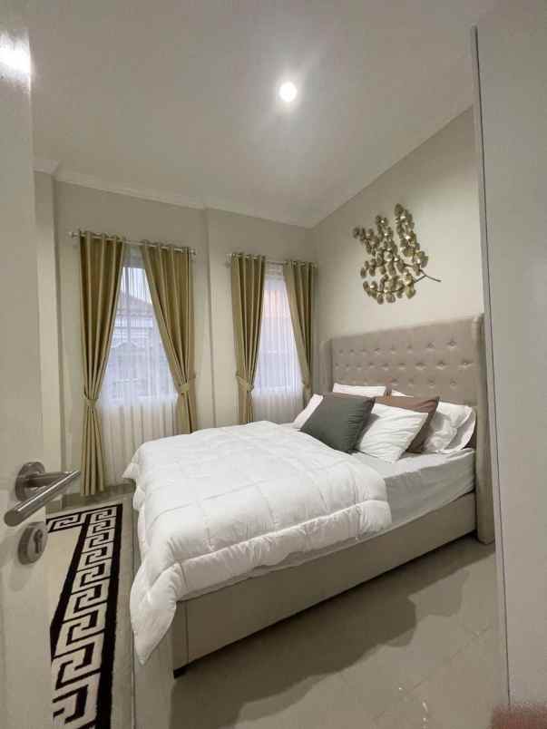 dijual rumah cirendeu