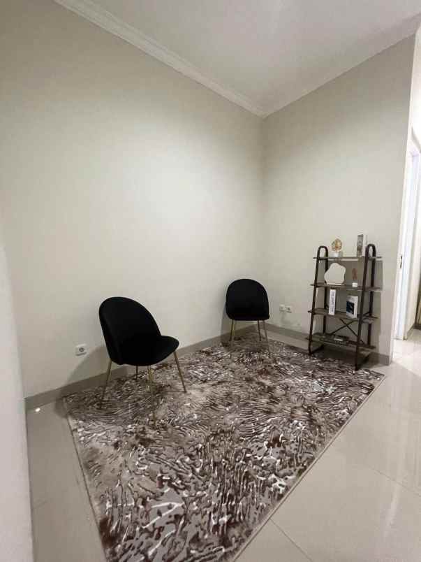 dijual rumah cirendeu