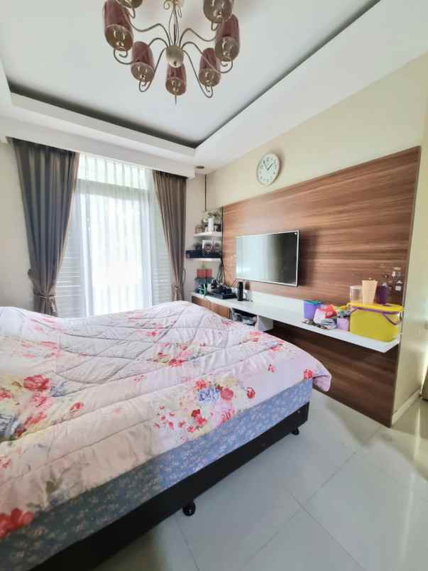 dijual rumah citra grand